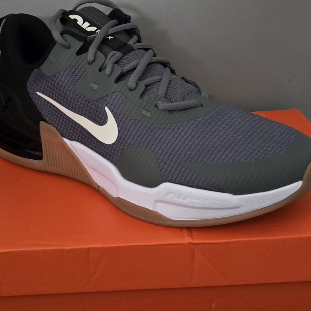 Nike Air Max Alpha in Grey and Black - Picture 5 of 12
